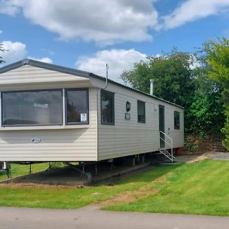 Homely 6 Berth Caravan At Steeple Bay In Essex Ref 36017D Southminster Eksteriør billede