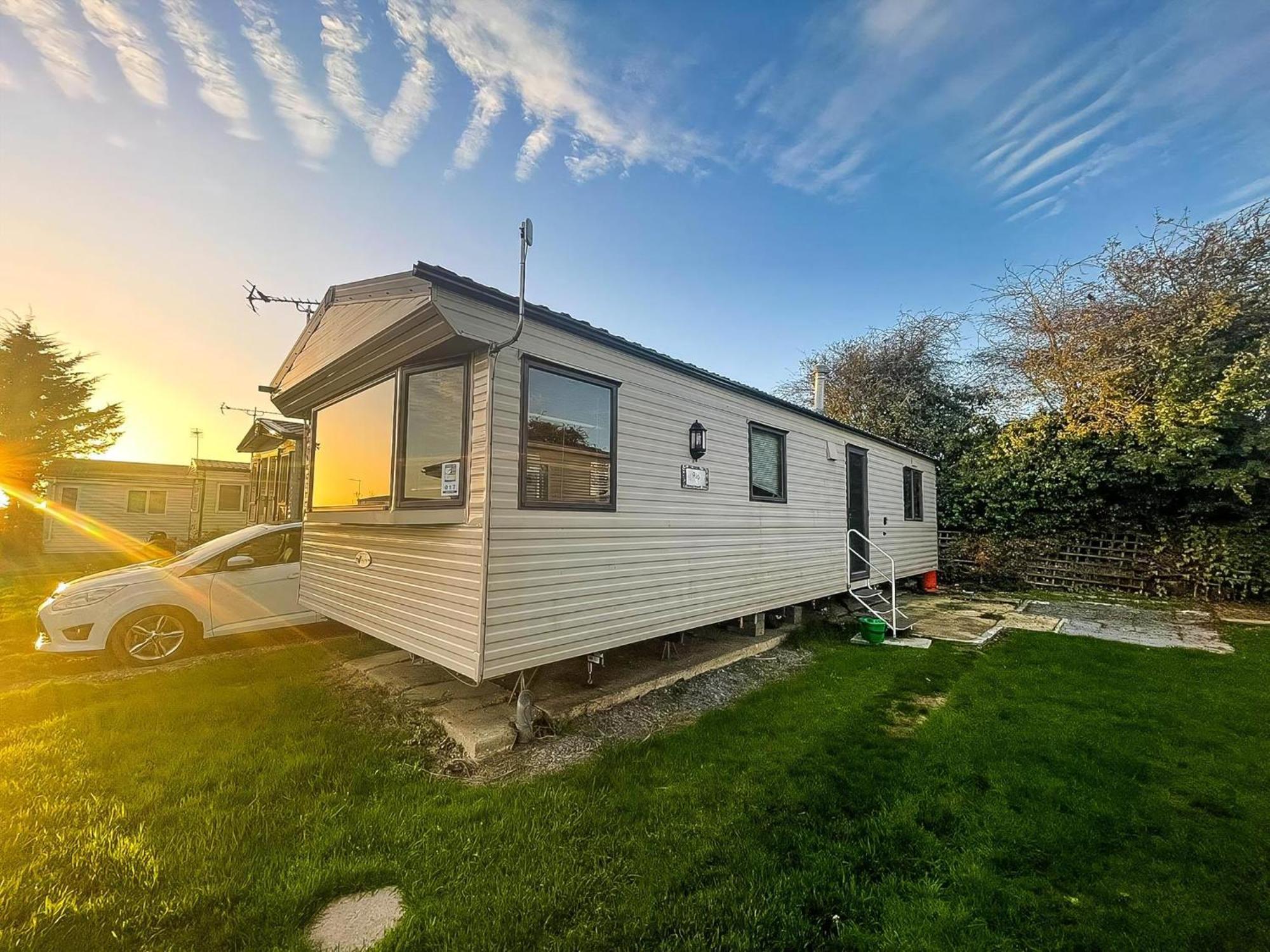 Homely 6 Berth Caravan At Steeple Bay In Essex Ref 36017D Southminster Eksteriør billede
