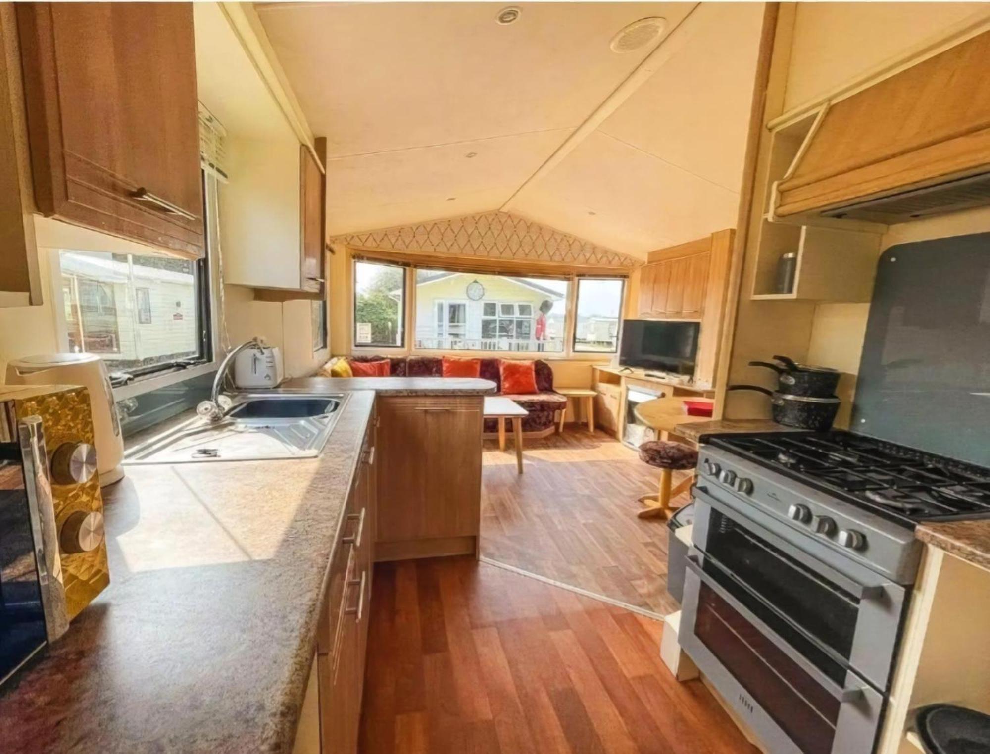 Homely 6 Berth Caravan At Steeple Bay In Essex Ref 36017D Southminster Eksteriør billede